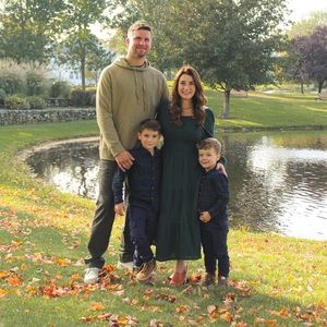 Meet your posher Elise!